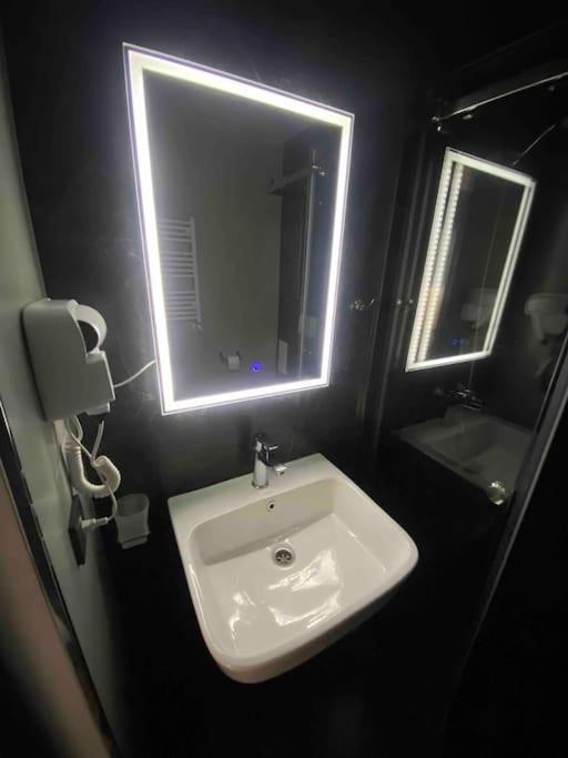 Newly Renovated, Modern And Bright In Center * Yerevan