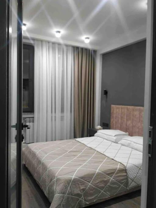 Newly Renovated, Modern And Bright In Center Apartment *
