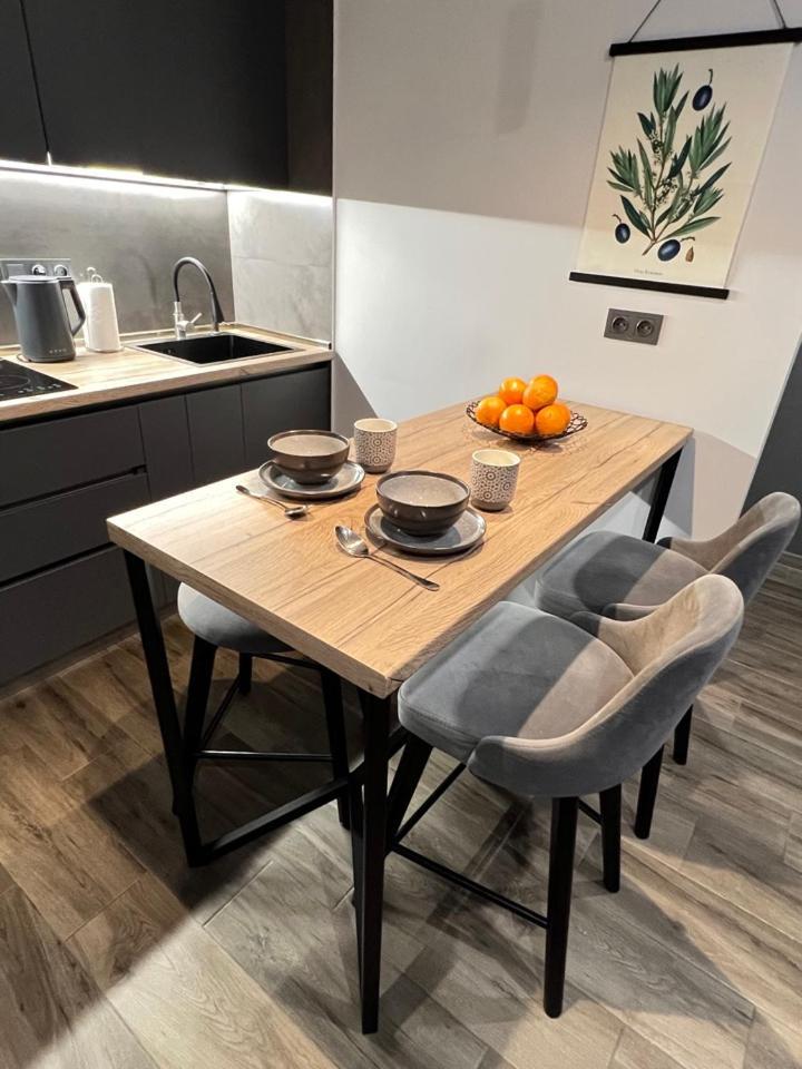 Newly Renovated, Modern And Bright In Center Apartment